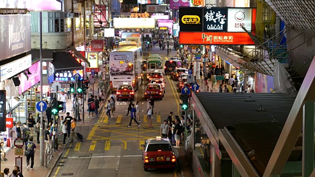 香港小巴士及霓虹灯孟角视频素材