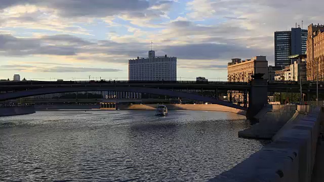 夕阳下的莫斯科河视频素材