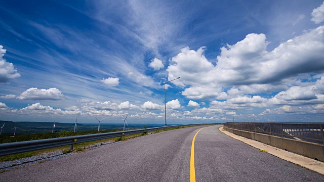 碧空沥青路视频素材画面4