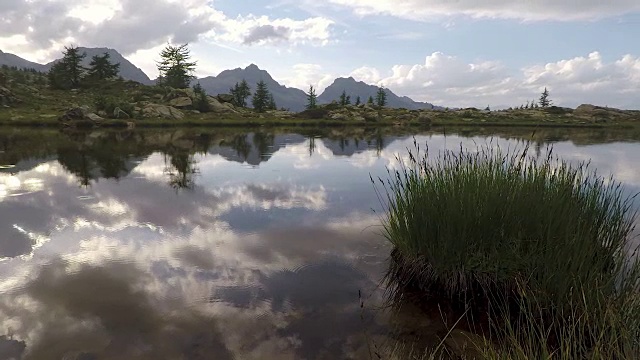 夏日日出日落，山湖倒影视频下载