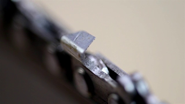 金属和锋利的链锯视频素材画面3