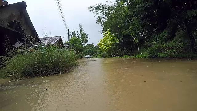 极端天气风暴期间街道被淹视频素材