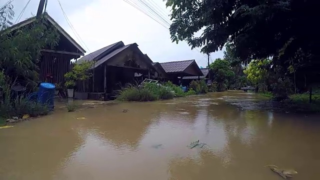 极端天气风暴期间街道被淹视频素材