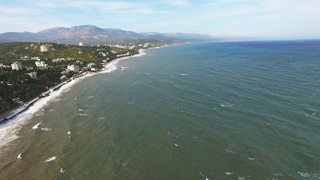 AERIAL:海滨度假小镇景观视频素材