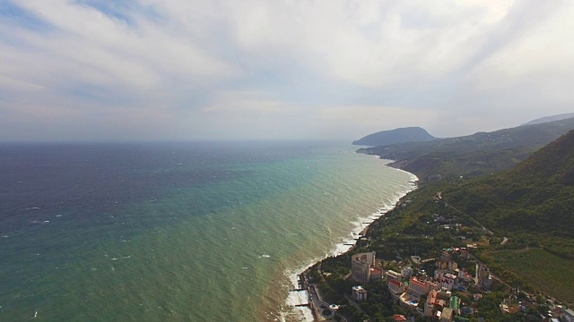 AERIAL:海滨度假小镇景观视频素材