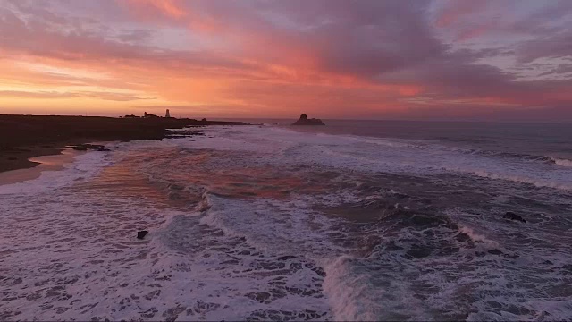 太平洋海岸光站圣西蒙加州灯塔日落视频素材