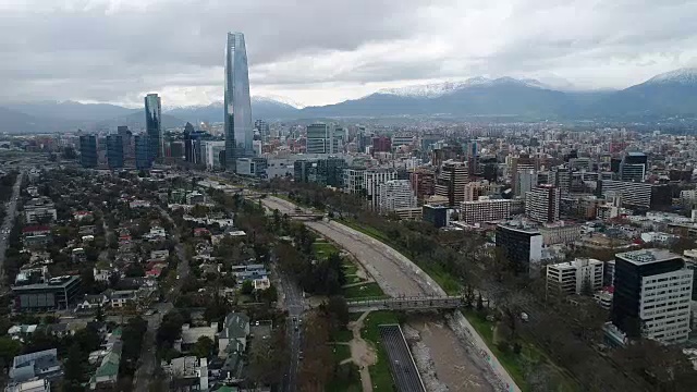 高角度鸟瞰智利圣地亚哥城市天际线建筑视频素材