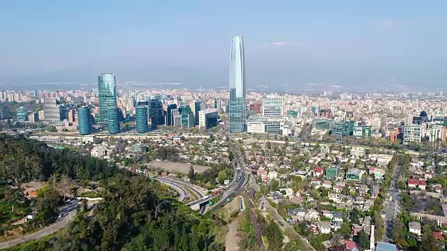 鸟瞰图圣地亚哥德智利城市天际线视频素材