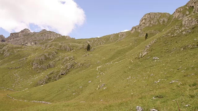 在多洛米特的普埃斯安特萨斯克风景区的时间流逝视频素材