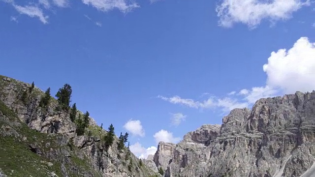 在多洛米特的普埃斯安特萨斯克风景区的时间流逝视频素材