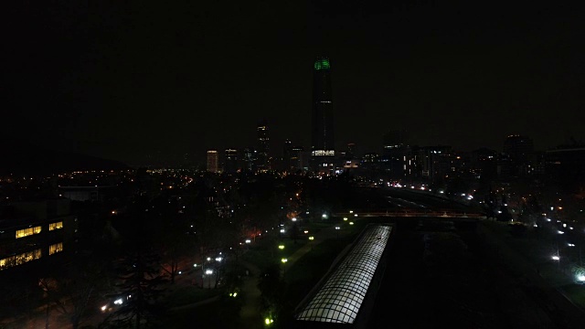 智利圣地亚哥城市天际线基础设施夜景视频素材