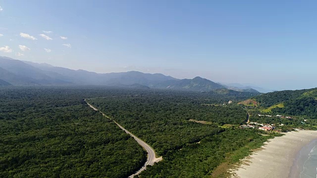 巴西圣保罗Sao Sebastiao海滩鸟瞰图视频素材