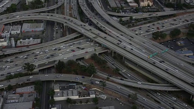 空中飞行在洛杉矶市中心下午高峰时间，CA视频素材