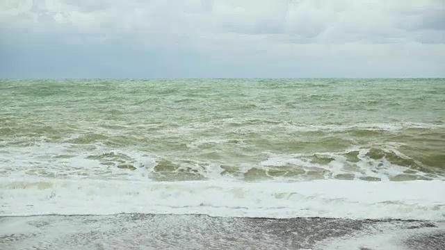 波涛汹涌的海面上泛起阵阵涟漪视频素材