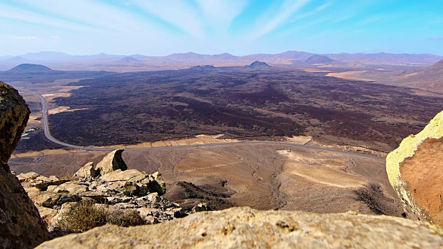 malpais Grande Time lapse视频，左边是Caldera de los Arrabales, Fuerteventura视频素材