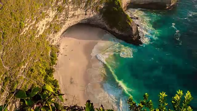 时间推移海岸线或克林金海滩在努沙佩尼达岛，印度尼西亚视频素材