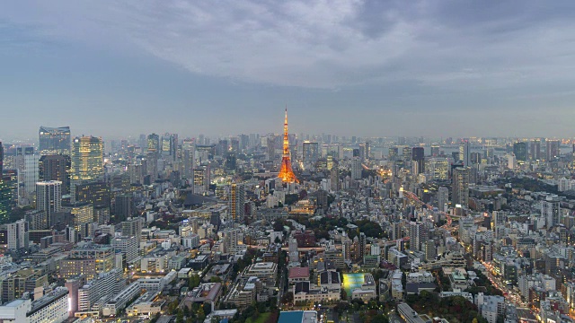 东京城市天际线从白天到夜晚的时间流逝视频素材