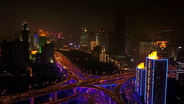 中国夜间照明上海著名交通路口航拍全景4k视频素材