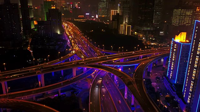 中国夜间照明上海著名交通路口航拍全景4k视频素材