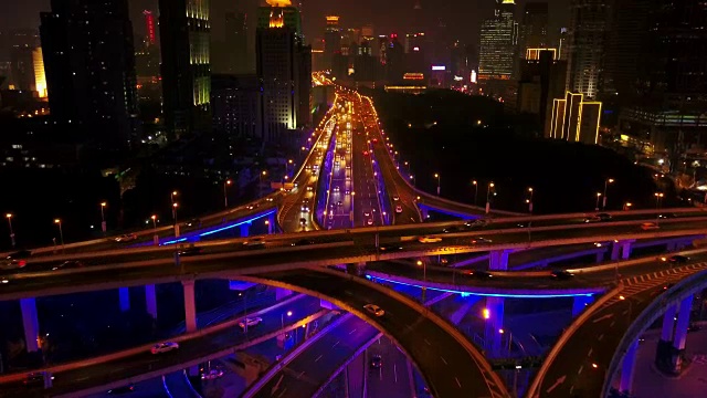 中国夜间照明上海著名交通路口航拍全景4k视频素材