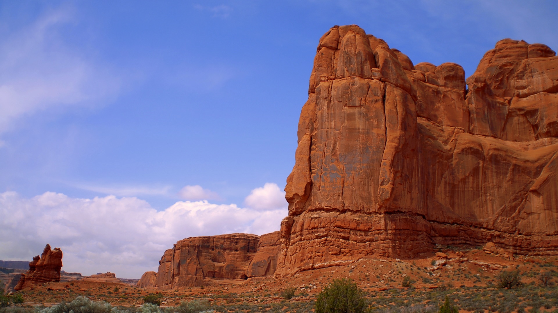 MS Red rock cliff /摩押，犹他州，美国视频素材