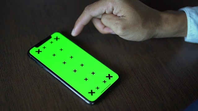 带有绿屏色度键的iPhone x视频素材画面4