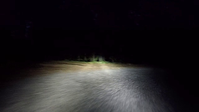 夜间山路- 4K分辨率视频素材画面1