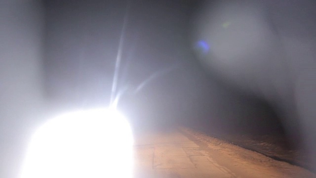 恶劣的天气和道路上危险的汽车交通视频素材画面3