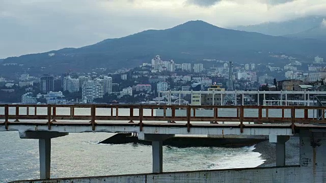 城市和堤岸的景观视频素材画面1