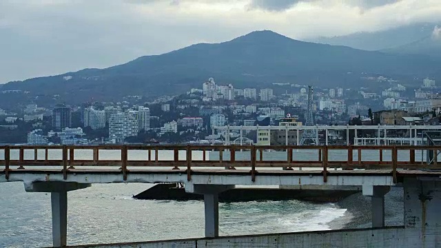 城市和堤岸的景观视频素材画面2