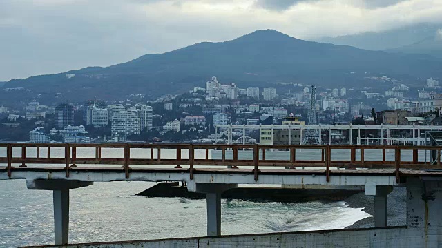 城市和堤岸的景观视频素材画面3