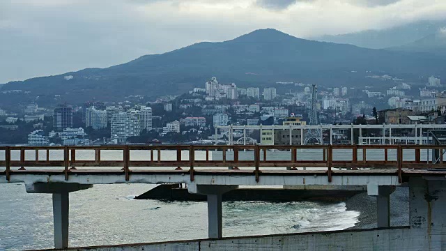 城市和堤岸的景观视频素材画面4
