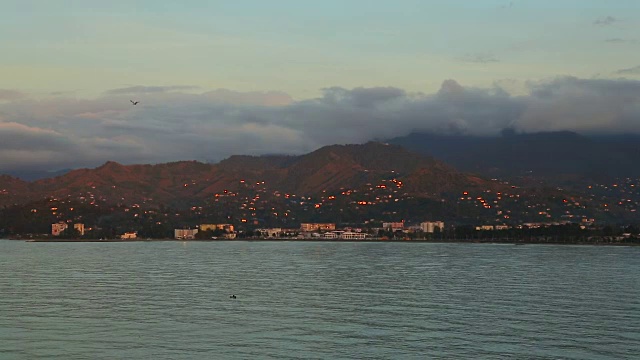 黑海沿岸和巴统河堤附近的格鲁吉亚山区城镇视频素材