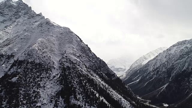 西藏雪山鸟瞰图视频素材画面1