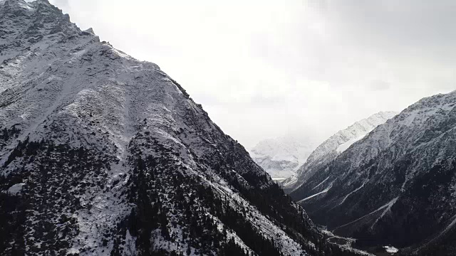 西藏雪山鸟瞰图视频素材画面2