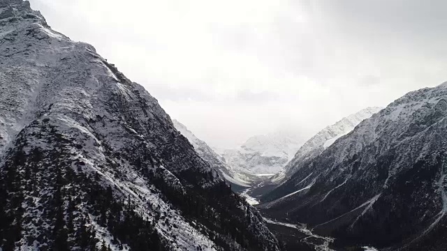 西藏雪山鸟瞰图视频素材画面4