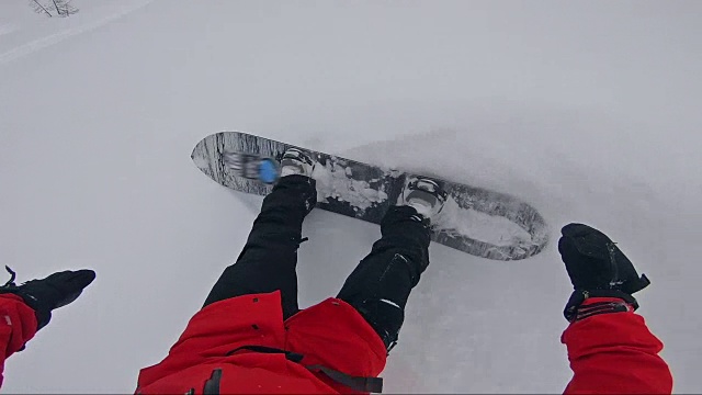 越野滑雪，做粉状转弯视频素材