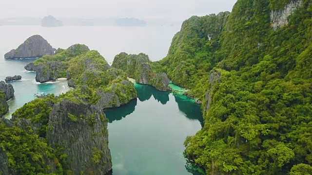 无人机拍摄的热带岛屿与岩石，巴拉望，菲律宾视频素材