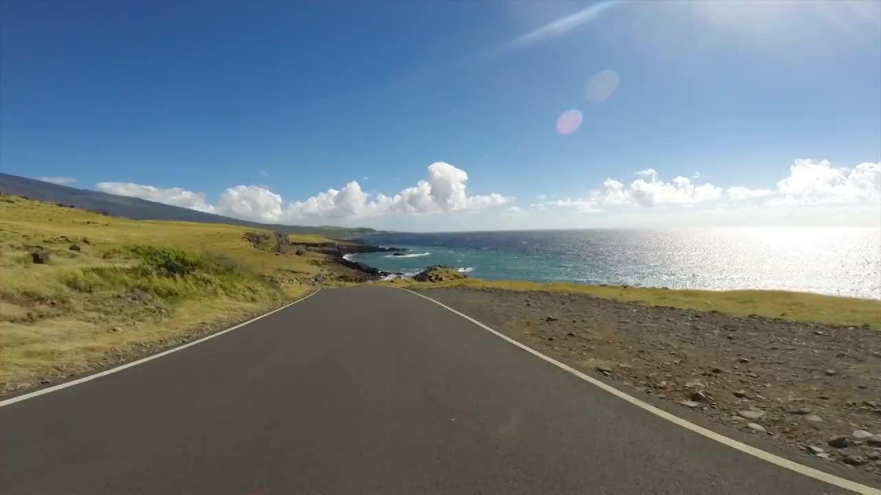 在夏威夷群岛的道路上行驶视频素材