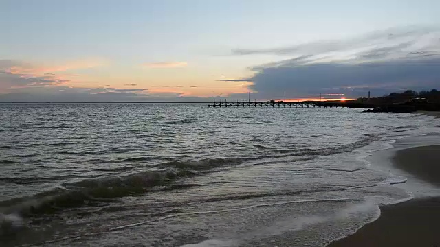 保加利亚，黑海沿岸的海上日落。视频素材