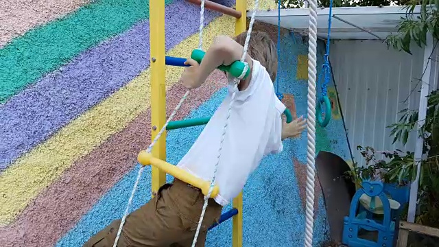 儿童户外体育活动视频素材画面1