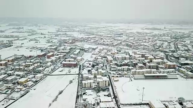 意大利城市鸟瞰图上的雪视频素材