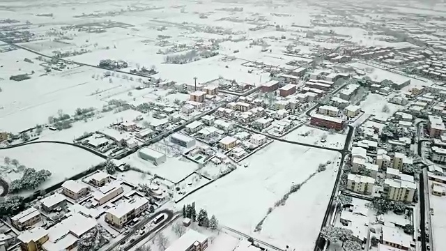 意大利城市鸟瞰图上的雪视频素材