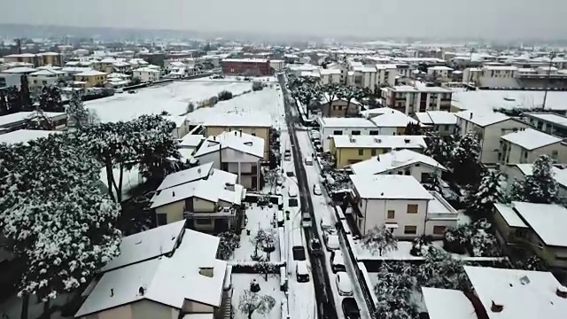 意大利城市鸟瞰图上的雪视频素材