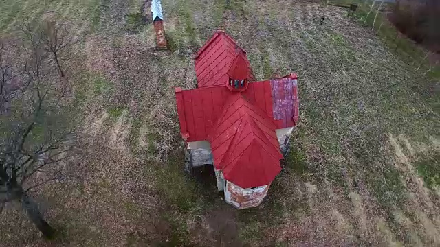 天主教堂教堂废墟的空中轨道视频素材