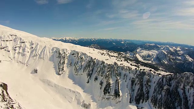 北Cascades山脉Deming冰川Schreibers草甸山谷贝克山脉空中视频素材