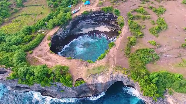 破碎海滩鸟瞰图视频素材