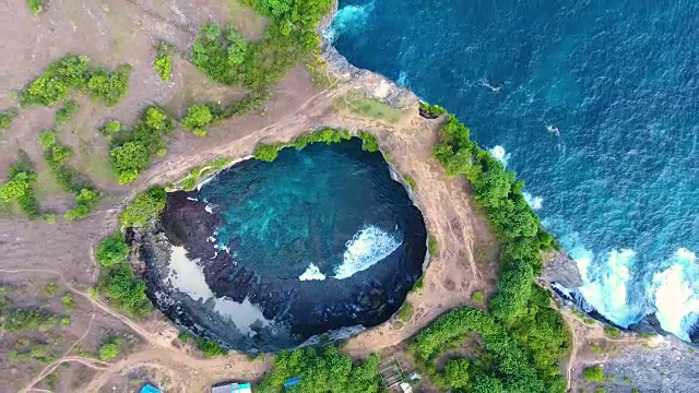 破碎海滩鸟瞰图视频素材