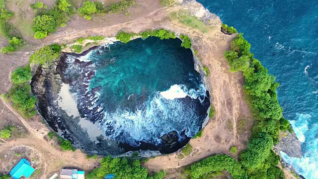 破碎海滩鸟瞰图视频素材