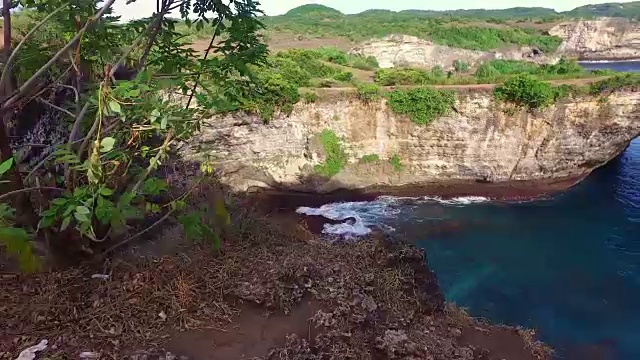 破碎海滩鸟瞰图视频素材